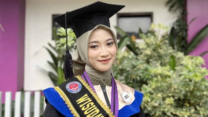 Mahasiswa-Cantik-Lulusan-Terbaik-Universitas-Garut-